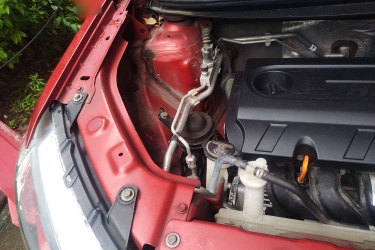 Used Haval H1 2017 Blue-Label 1.5L AMT Luxury Model Engine Bay Right