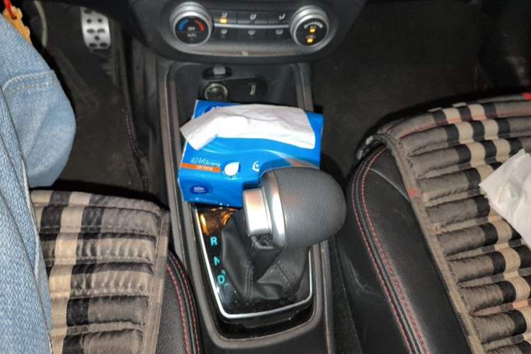 Used Haval H1 2017 Blue-Label 1.5L AMT Luxury Model Gear Lever