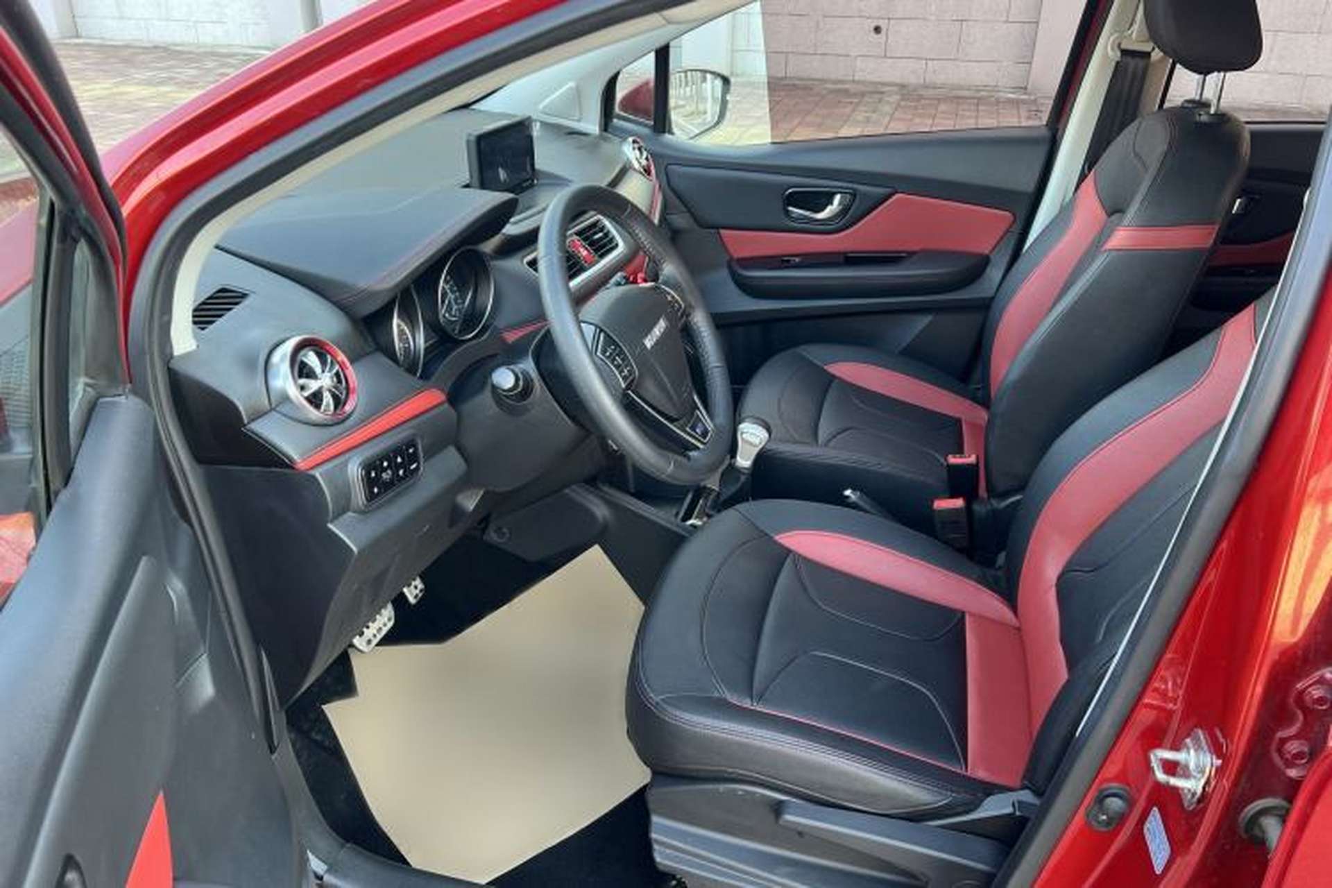 Used Haval H1 2017 Blue-Label 1.5L AMT Luxury Model Interior 1