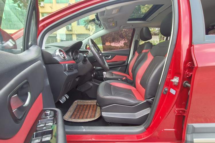 Used Haval H1 2017 Blue Label 1.5L AMT Standard Model Interior 2