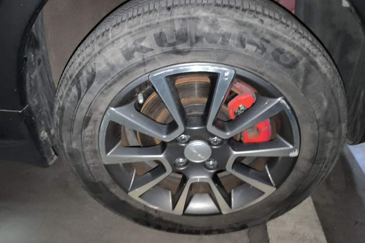 Used Haval H1 2017 Blue-Label 1.5L AMT Luxury Model Right Front Wheel Hub