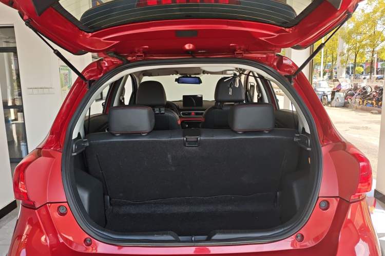 Used Haval H1 2017 Blue Label 1.5L AMT Standard Model Trunk