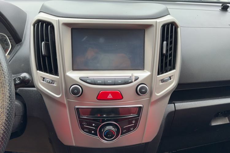 Used Haval H1 2017 Red-Label 1.5L AMT Luxury Model Audio And AC Panel
