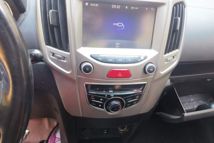 Used Haval H1 2017 Red-Label 1.5L AMT Luxury Model Audio And AC Panel