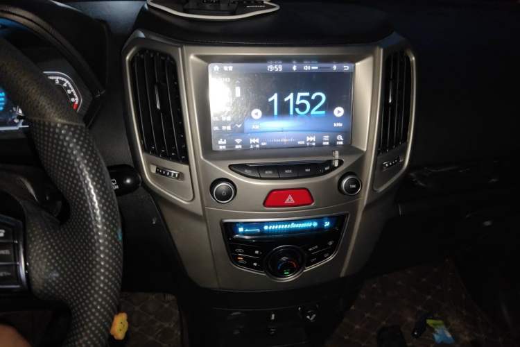 Used Haval H1 2017 Red Label 1.5L Manual Luxury Model Audio And AC Panel