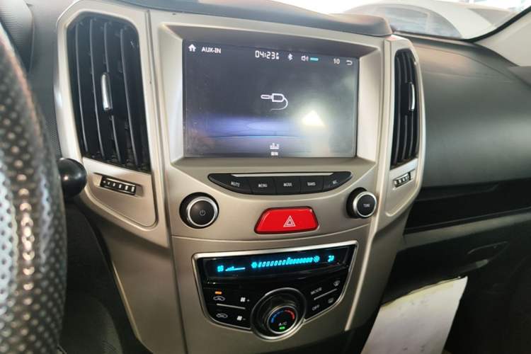Used Haval H1 2017 Red-Label 1.5L Manual Comfort Model Audio And AC Panel