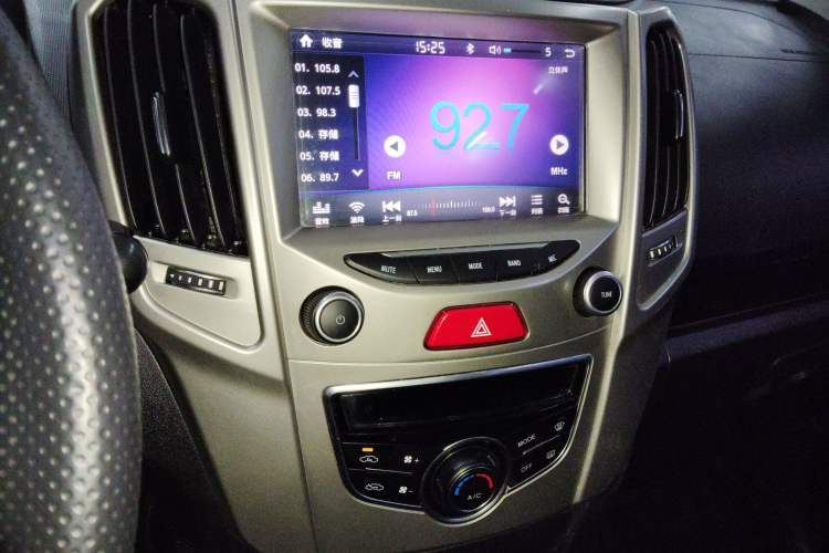 Used Haval H1 2017 Red-Label 1.5L Manual Comfort Model Audio And AC Panel
