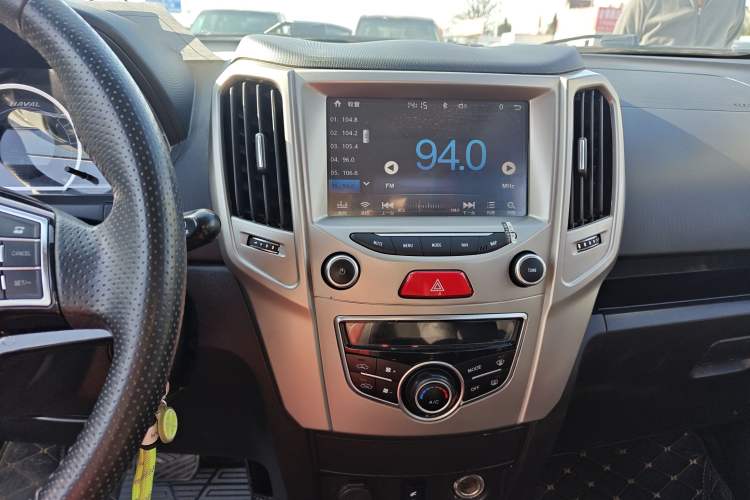 Used Haval H1 2017 Red-Label 1.5L AMT Luxury Model Audio And AC Panel