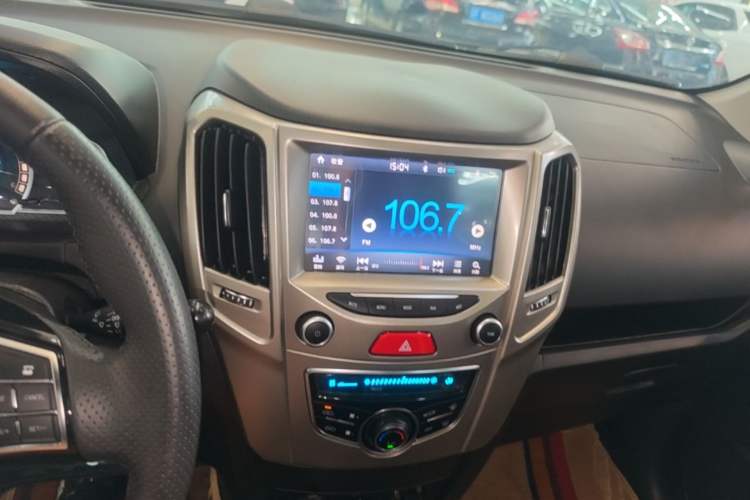 Used Haval H1 2017 Red-Label 1.5L AMT Luxury Model Audio And AC Panel