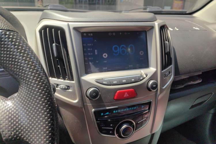 Used Haval H1 2017 Red Label 1.5L Manual Luxury Model Audio And AC Panel