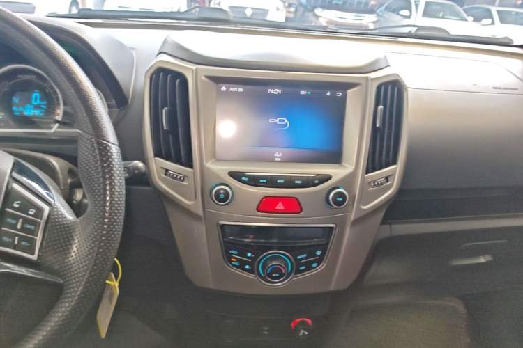 Used Haval H1 2017 Red-Label 1.5L AMT Comfort Model Audio And AC Panel