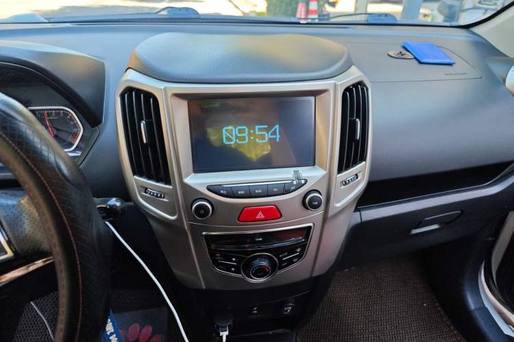Used Haval H1 2017 Red-Label 1.5L AMT Luxury Model Audio And AC Panel