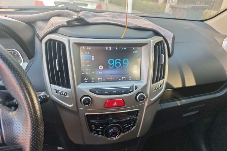 Used Haval H1 2017 Red-Label 1.5L AMT Luxury Model Audio And AC Panel