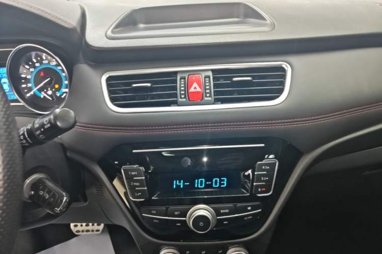 Used Haval H1 2017 Blue Label 1.5L AMT Standard Model Audio And AC Panel