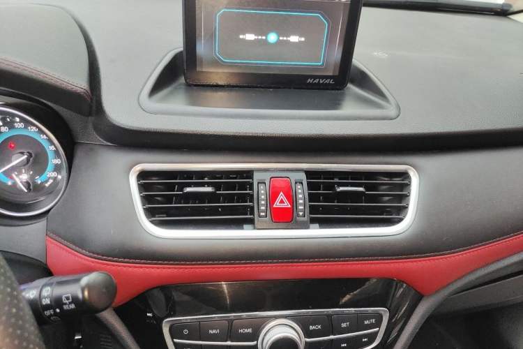 Used Haval H1 2017 Blue Label 1.5L AMT Luxury Model Audio And AC Panel