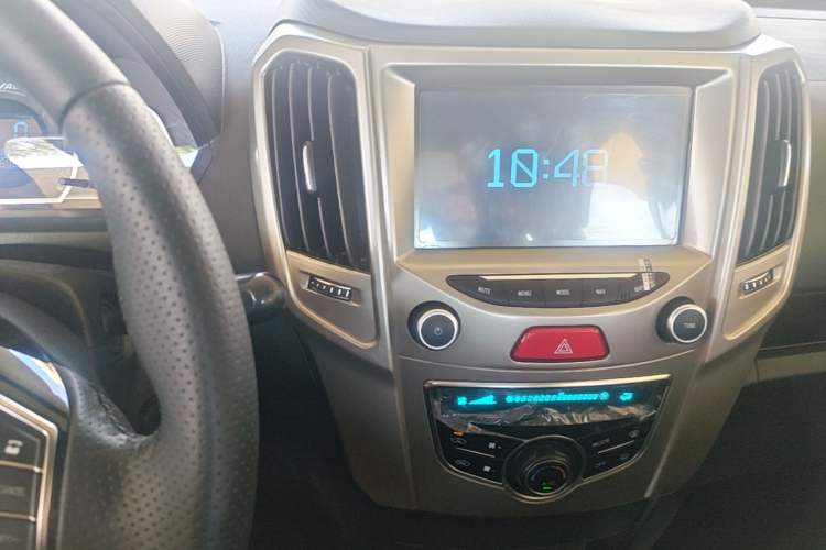 Used Haval H1 2017 Red-Label 1.5L AMT Luxury Model Audio And AC Panel