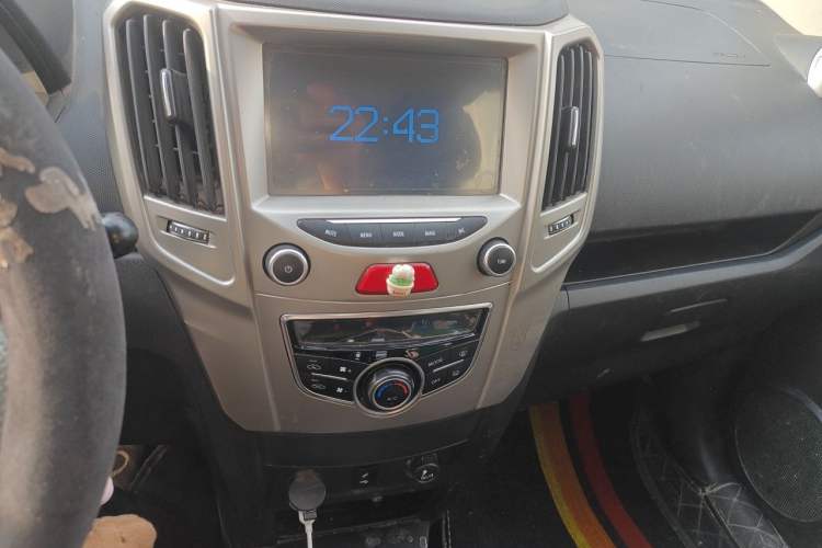 Used Haval H1 2017 Red-Label 1.5L AMT Comfort Model Audio And AC Panel