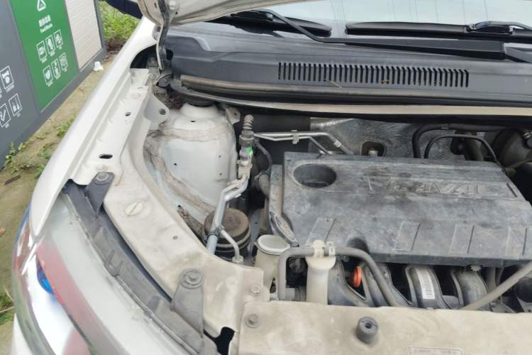 Used Haval H1 2017 Blue-Label 1.5L AMT Luxury Model Engine Bay Right