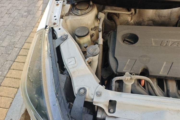Used Haval H1 2017 Red-Label 1.5L AMT Luxury Model Engine Bay Right