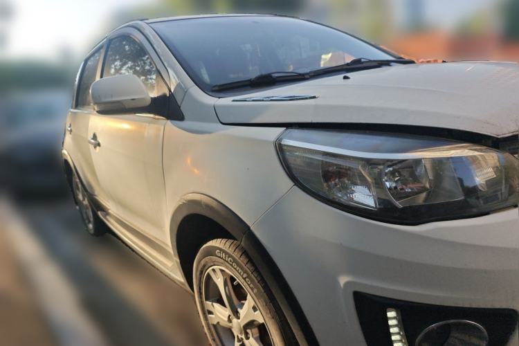 Used Haval H1 2017 Red-Label 1.5L AMT Luxury Model Front Right 45 Deg