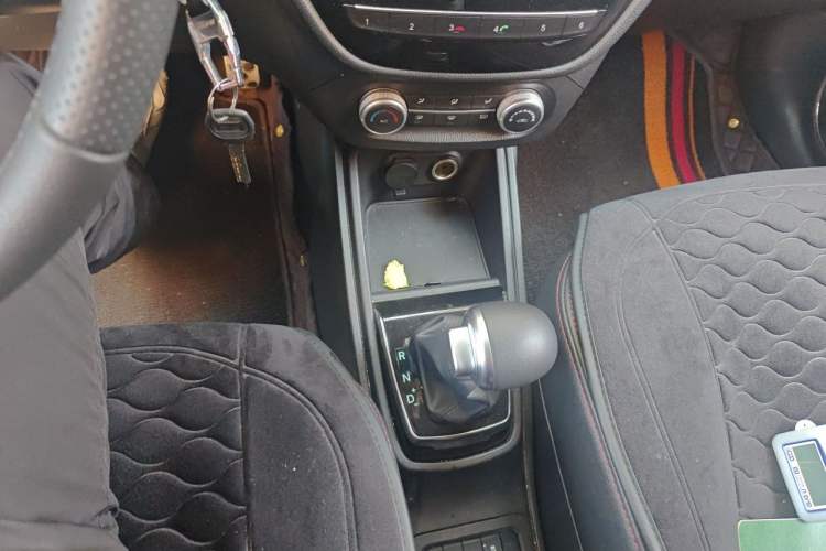 Used Haval H1 2017 Blue-Label 1.5L AMT Luxury Model Gear Lever