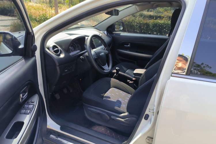 Used Haval H1 2017 Red-Label 1.5L Manual Comfort Model Interior 2
