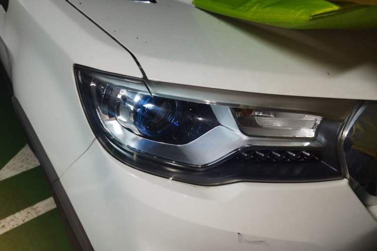Used Haval H1 2017 Blue Label 1.5L AMT Standard Model Right Front Headlight