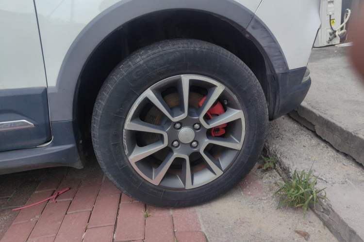 Used Haval H1 2017 Blue Label 1.5L AMT Standard Model Right Front Wheel Hub