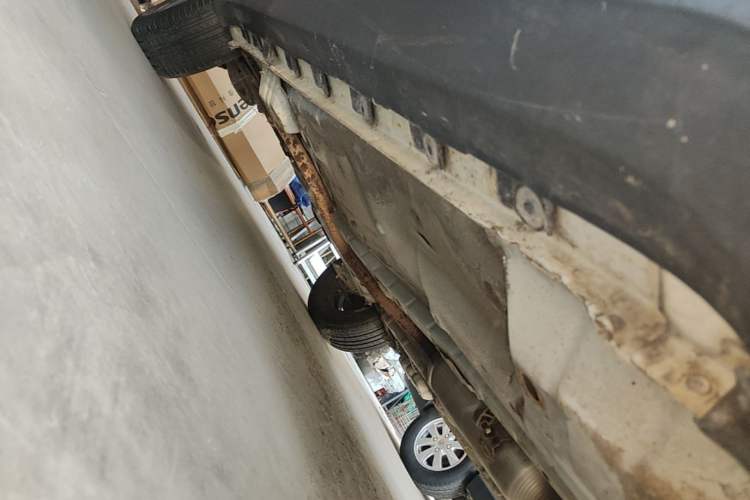 Used Haval H1 2017 Blue Label 1.5L AMT Standard Model Right Side Sill