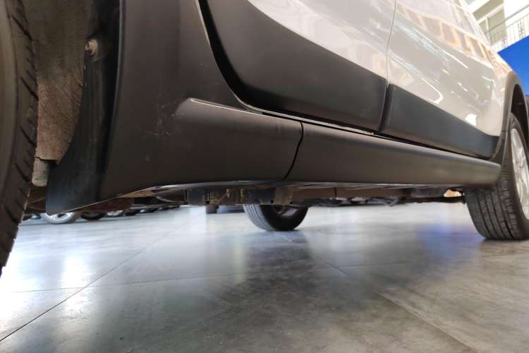 Used Haval H1 2017 Red-Label 1.5L AMT Luxury Model Right Side Sill