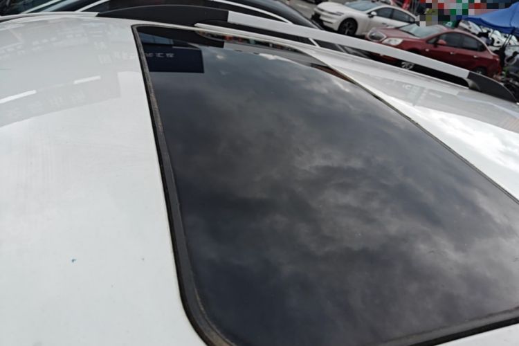 Used Haval H1 2017 Red-Label 1.5L AMT Luxury Model Roof