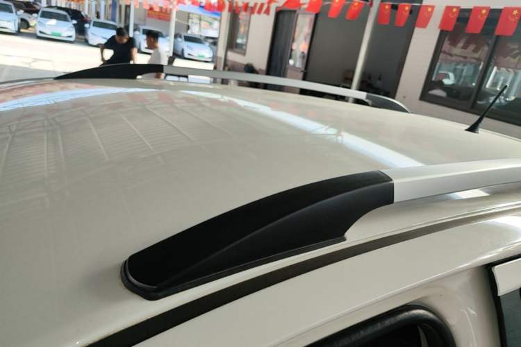 Used Haval H1 2017 Red-Label 1.5L Manual Comfort Model Roof