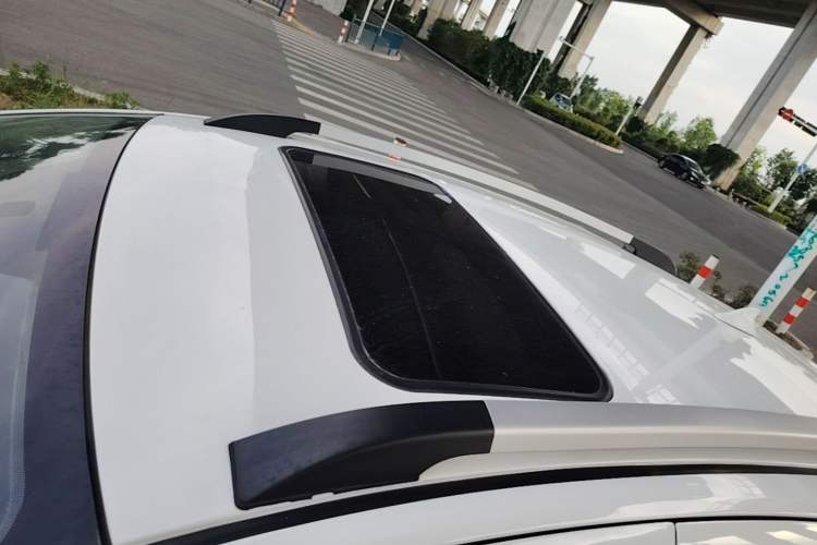 Used Haval H1 2017 Blue-Label 1.5L AMT Luxury Model Roof