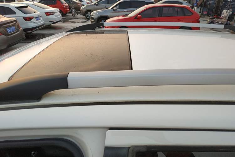 Used Haval H1 2017 Red Label 1.5L Manual Luxury Model Roof
