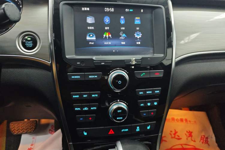 Used Haval H2 2015 1.5T Automatic Two-Wheel Drive Prestige Edition Audio And AC Panel