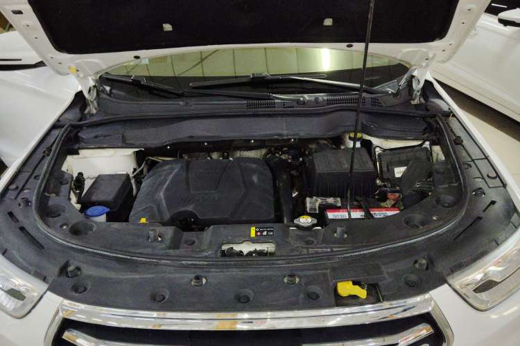 Used Haval H2 2018 1.5T Dual-Clutch Two-Wheel Drive Fashion Model China VI Standard Engine Bay