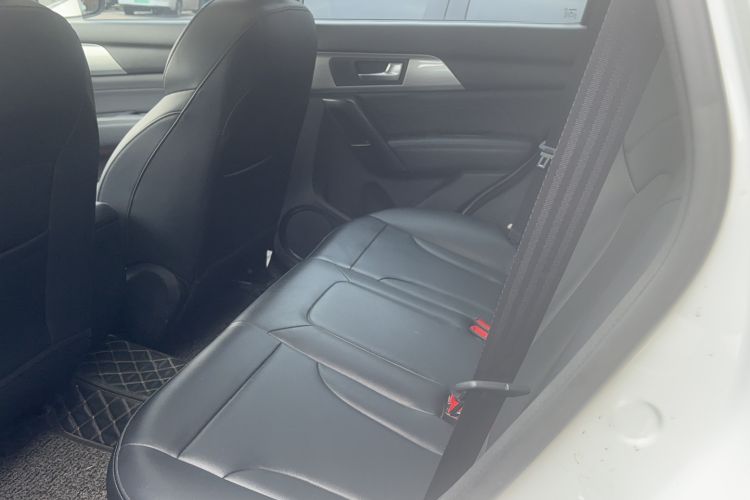 Used Haval H2 2018 Chuanxiang Edition Red Badge 1.5T Dual-Clutch Two-Wheel Drive Fashionable Model Interior 1