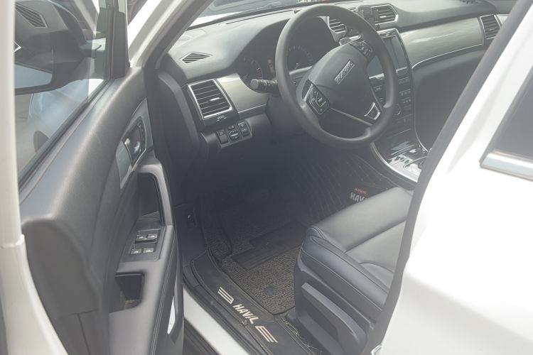 Used Haval H2 2018 Chuanxiang Edition Red Badge 1.5T Dual-Clutch Two-Wheel Drive Fashionable Model Interior 2