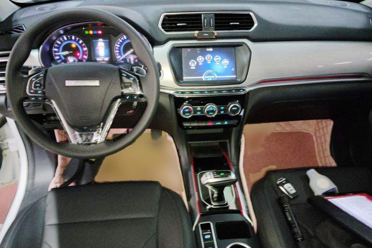 Used Haval H2 2018 1.5T Dual-Clutch Two-Wheel Drive Fashion Model China VI Standard Interior 2