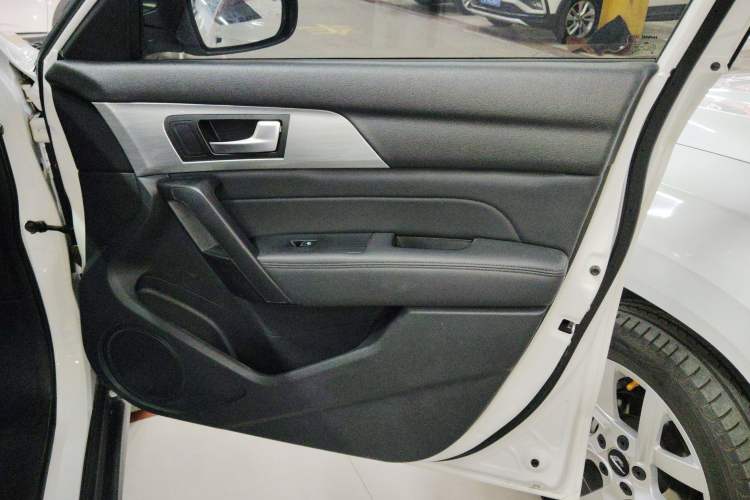 Used Haval H2 2018 1.5T Dual-Clutch Two-Wheel Drive Fashion Model China VI Standard Interior 5