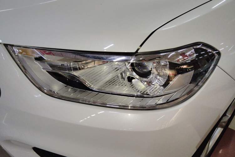 Used Haval H2 2018 1.5T Dual-Clutch Two-Wheel Drive Fashion Model China VI Standard Left Front Headlight