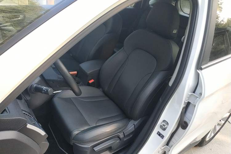 Used Haval H2 2017 Red-Label 1.5T Manual Two-Wheel-Drive Elite Model Left Front Seat