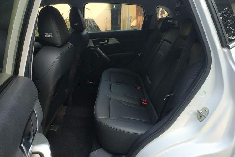 Used Haval H2 2017 Red-Label 1.5T Manual Two-Wheel-Drive Elite Model Left Rear Seat