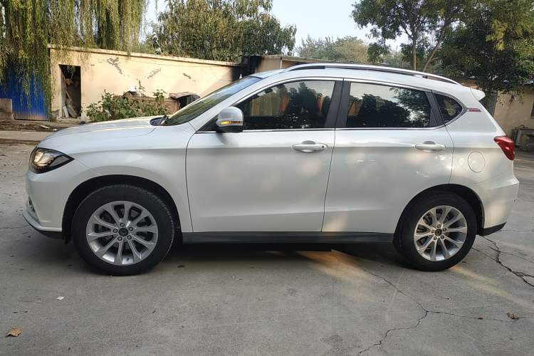 Used Haval H2 2017 Red-Label 1.5T Manual Two-Wheel-Drive Elite Model Left Side