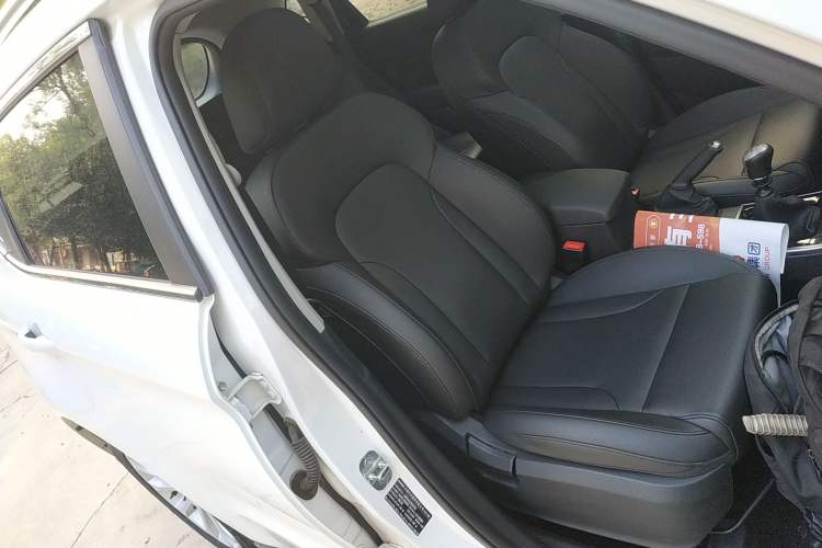 Used Haval H2 2017 Red-Label 1.5T Manual Two-Wheel-Drive Elite Model Right Front Seat