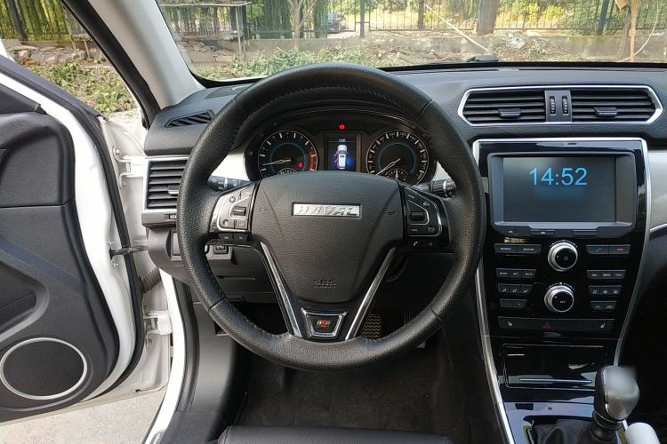 Used Haval H2 2017 Red-Label 1.5T Manual Two-Wheel-Drive Elite Model Steering Wheel