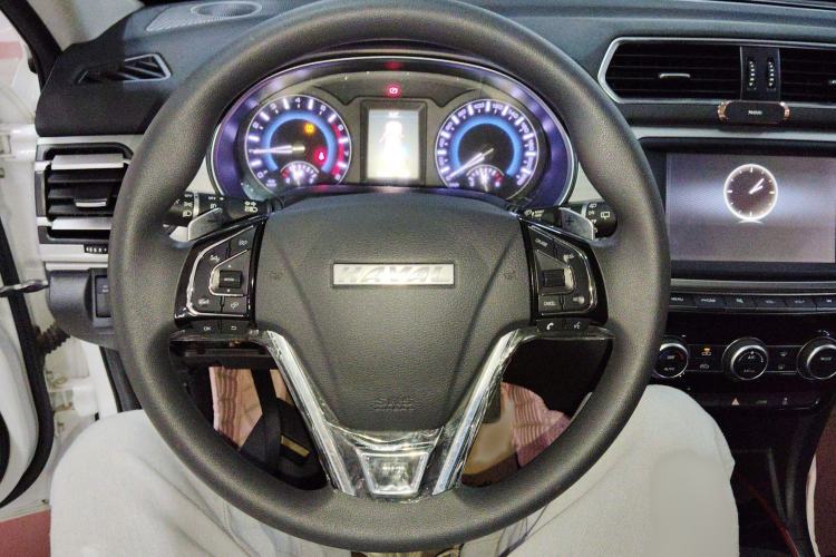 Used Haval H2 2018 1.5T Dual-Clutch Two-Wheel Drive Fashion Model China VI Standard Steering Wheel