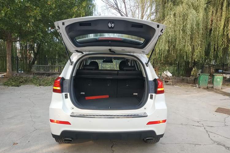 Used Haval H2 2017 Red-Label 1.5T Manual Two-Wheel-Drive Elite Model Trunk