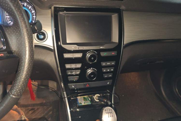 Used Haval H2 2014 1.5T Manual Two-Wheel Drive Elite Edition Audio And AC Panel