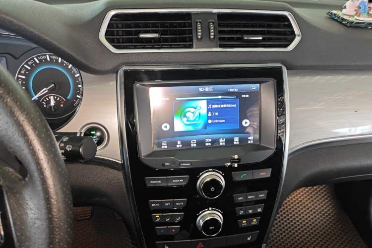 Used Haval H2 2014 1.5T Manual Two-Wheel Drive Elite Edition Audio And AC Panel